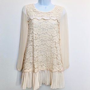 🎁 Cream Lace Chiffon Sleeve Pleated Hem Tunic_2-4